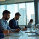 Bureau moderne avec equipe digitale collaborant